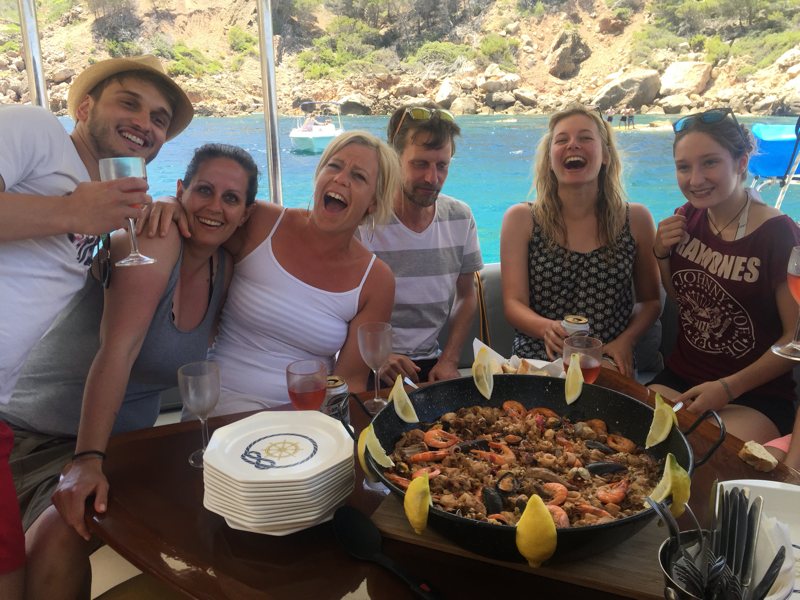 disfrutando la mejor paella